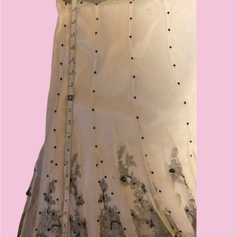 Forever 21 Cream and Black Floral A-Line Skirt - Picture 3 of 9
